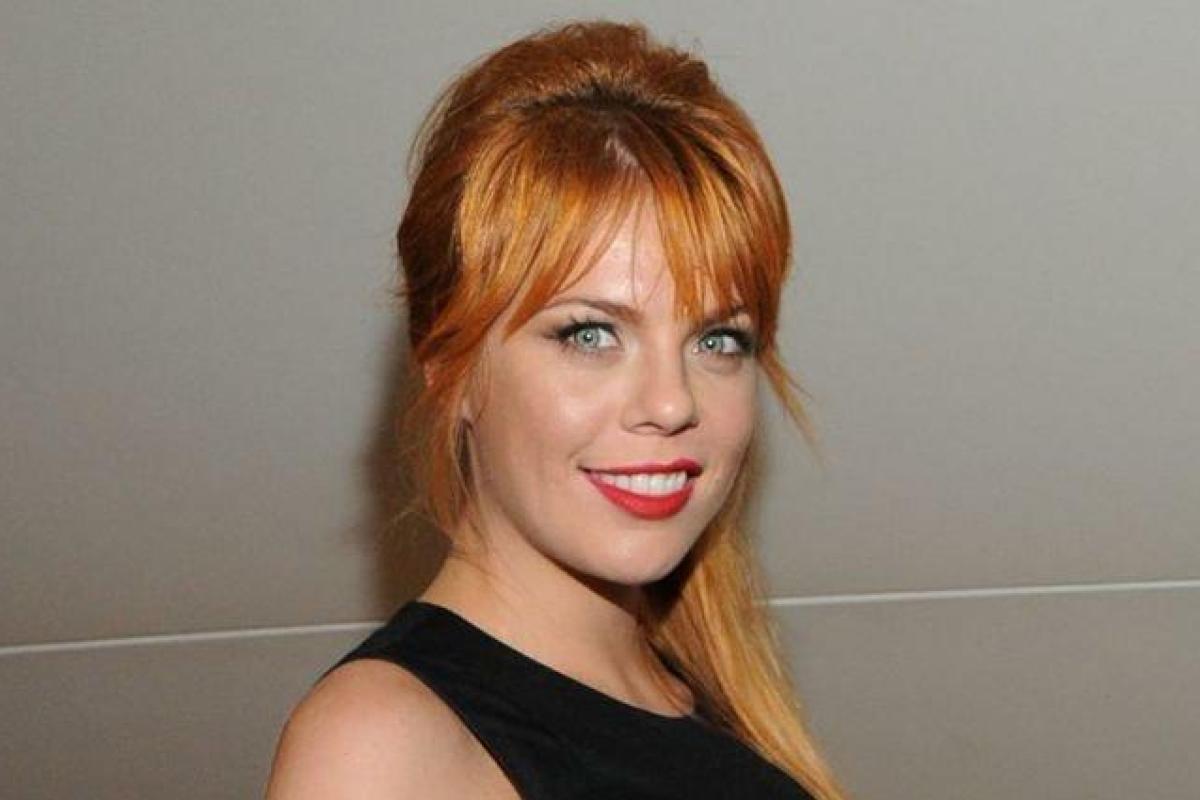 Беременная певица Анастасия Стоцкая не смогла скрыть округлившийся живот