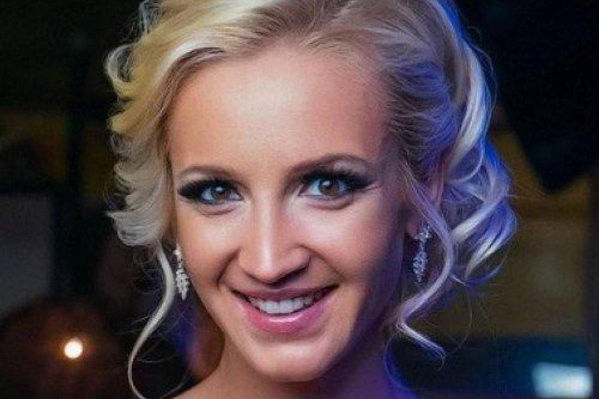 Телеведущая Ольга Бузова показала снимок в соблазнительном платье