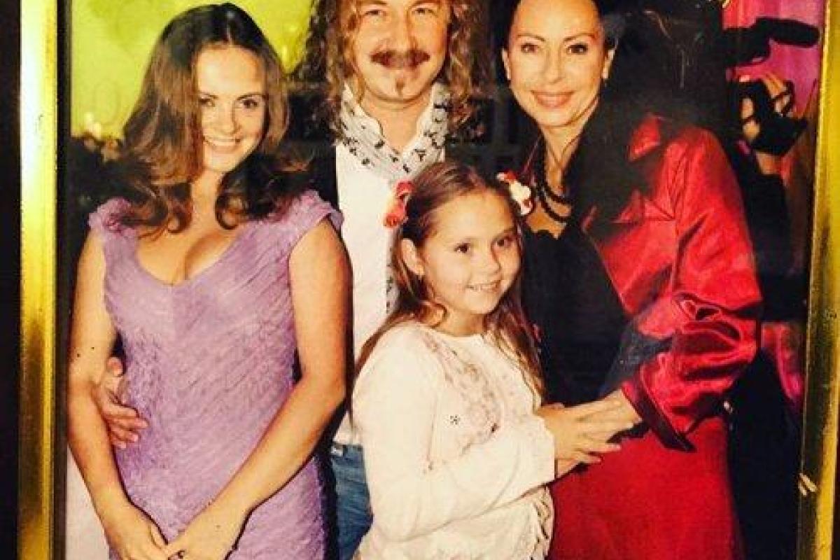 Проскурякова показала старый снимок с Николаевым и Хлебниковой