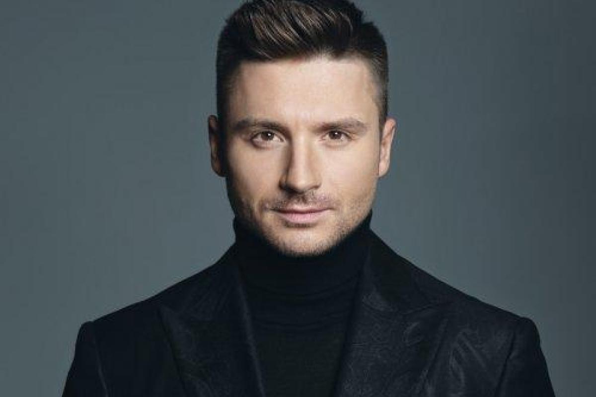 Странная обувь Сергея Лазарева вызвала в сети волну слухов и домыслов