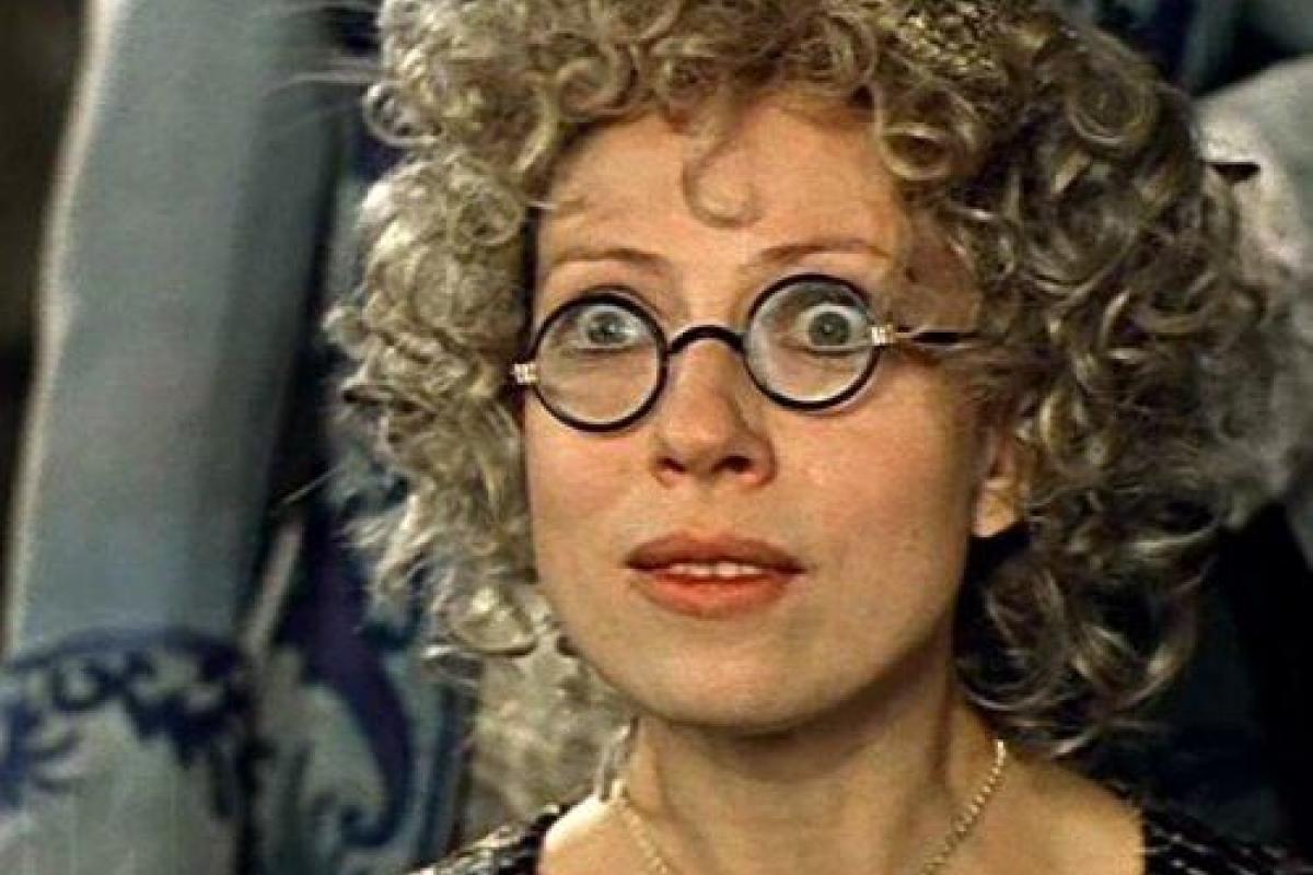 Актриса Инна Чурикова сломала руку