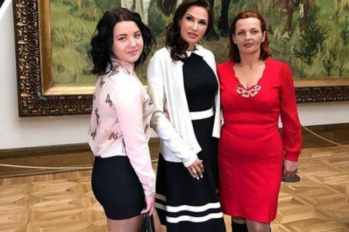 Эвелина Бледанс собирает деньги на лечение больной сестры 