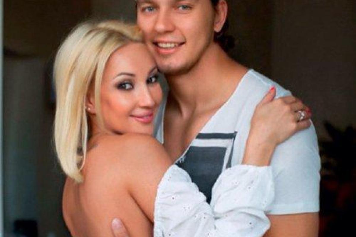 Телеведущая Лера Кудрявцева показала «личного косметолога»