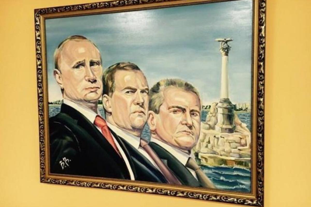 Выставка с портретами Путина насмешила крымчан Выставка с портретами Путина насмешила крымчан