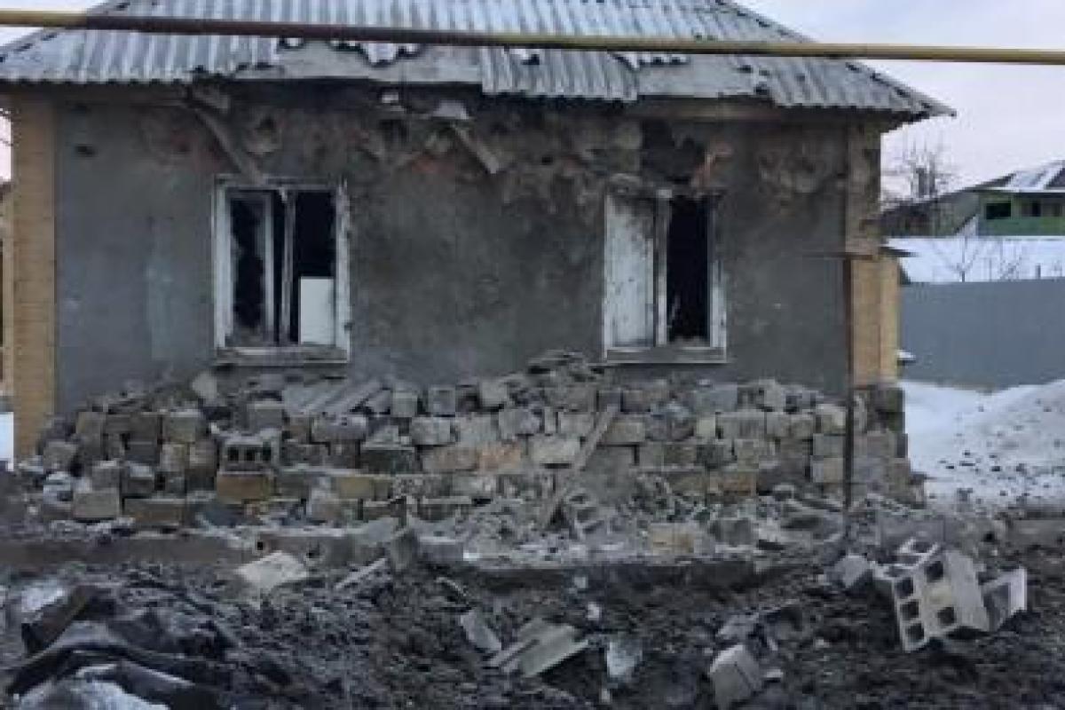 В оккупированном Донецке снарядами серьезно разрушены дома в Куйбышевском районе, есть раненые