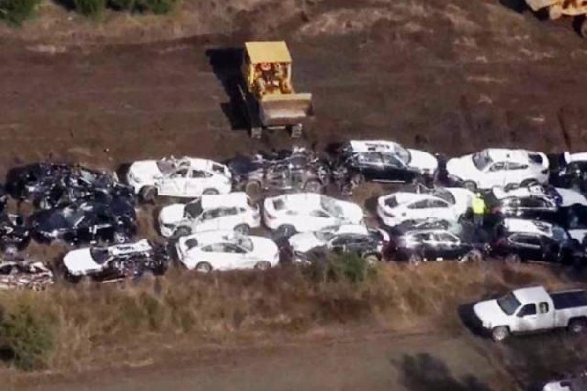 В США грузовой поезд сошел с рельсов: повреждены около 120-ти автомобилей BMW В США грузовой поезд сошел с рельсов: повреждены около 120-ти автомобилей BMW