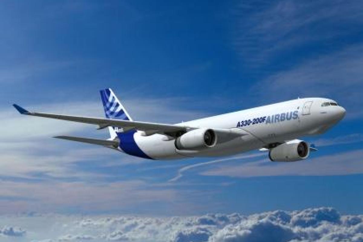 Украинский пассажирский лайнер совершил экстренную посадку в России