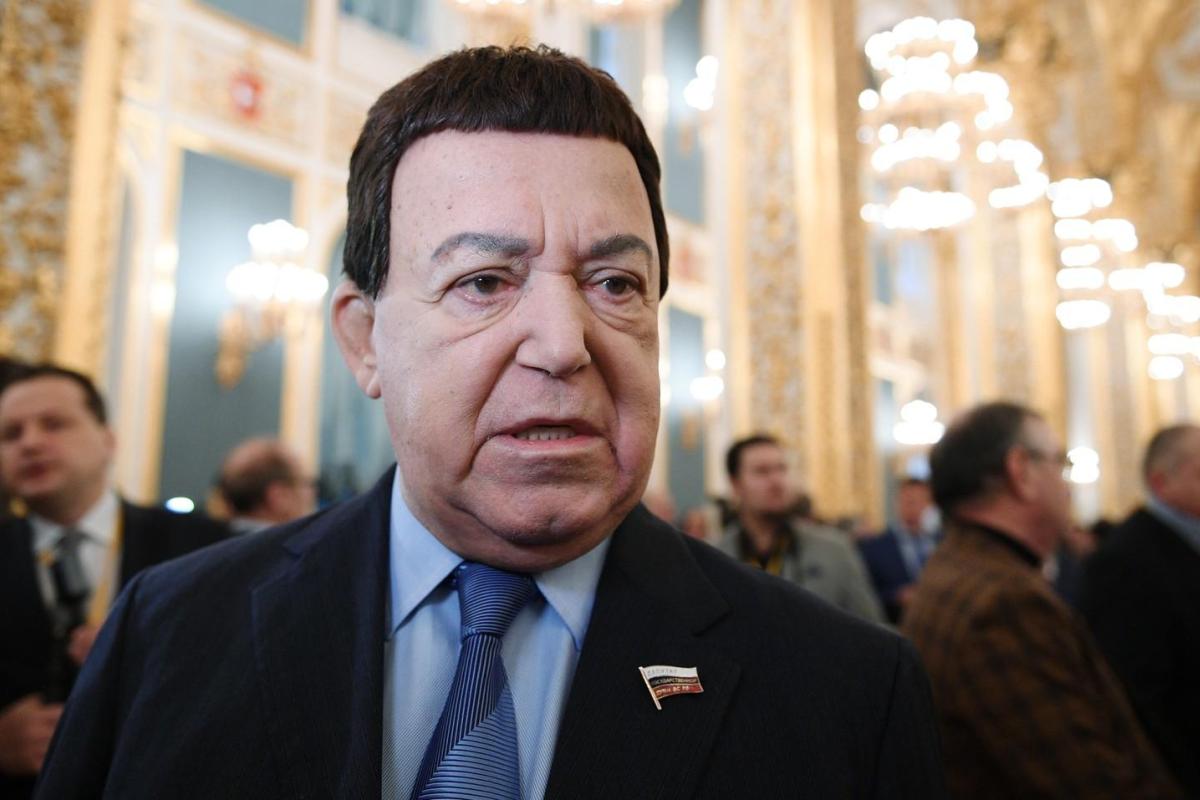 В потерпевшем крушение Ту-154 должен был лететь Иосиф Кобзон - СМИ В потерпевшем крушение Ту-154 должен был лететь Иосиф Кобзон - СМИ