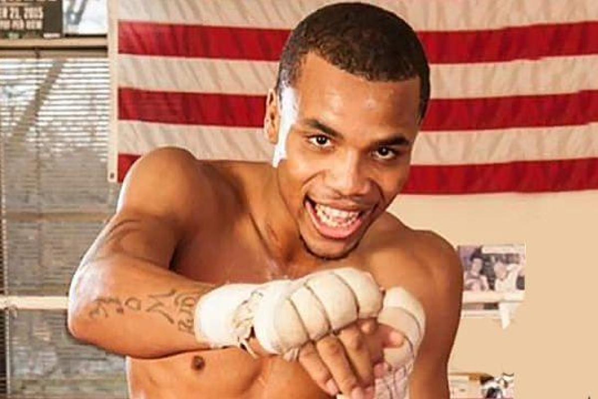 В Чикаго убили американского боксера и ранили его девушку В Чикаго убили американского боксера и ранили его девушку