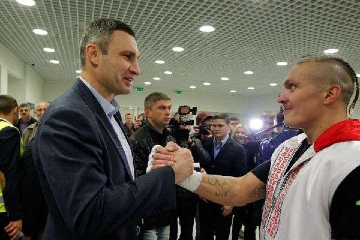Виталий Кличко призвал поддержать боксера Усика во время поединка в США