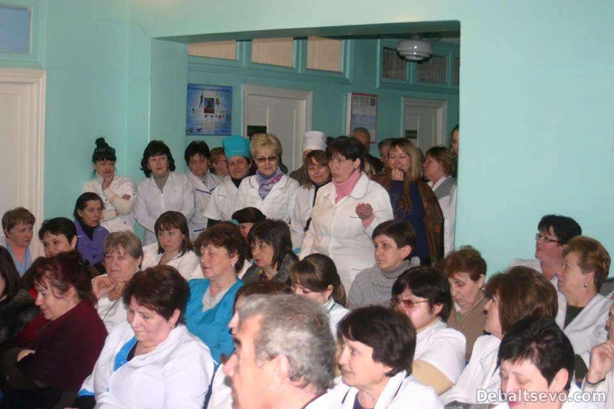 Выезжая из больницы Дебальцево, представители "госпиталя ДНР", выкручивали розетки и хотели снять линолеум