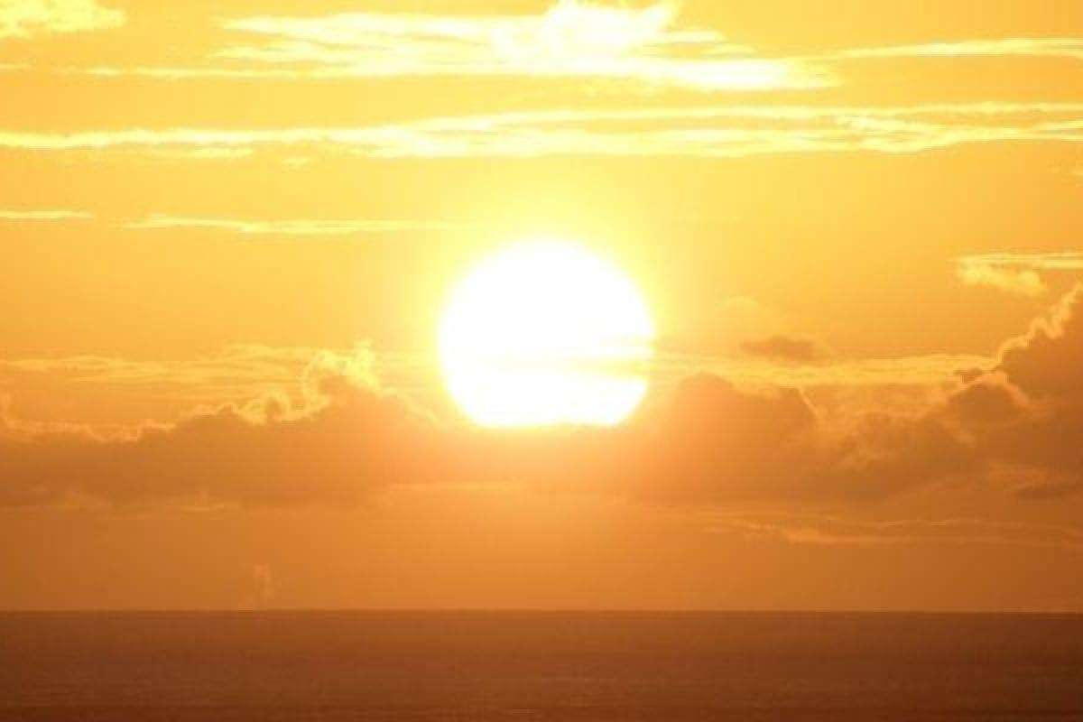 Ученые поразили снимками улыбающегося Солнца