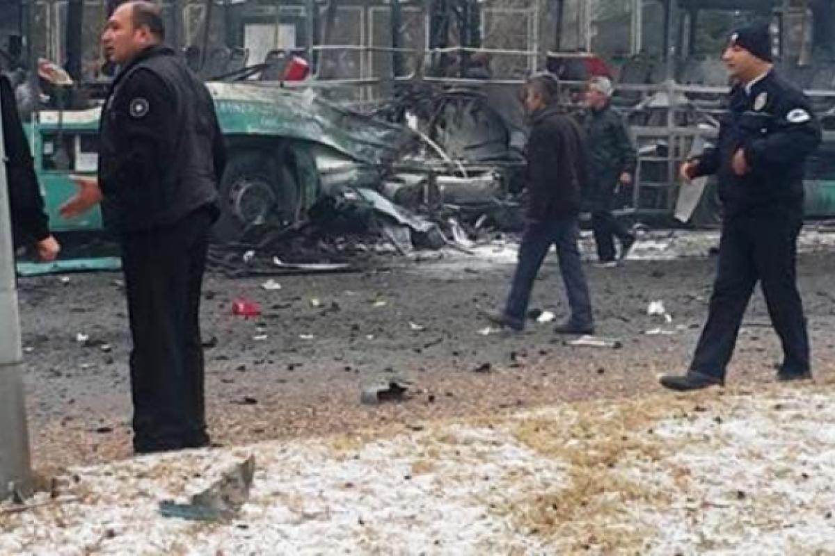 В Турции взорвался автобус с военными: есть погибшие и раненые В Турции взорвался автобус с военными: есть погибшие и раненые