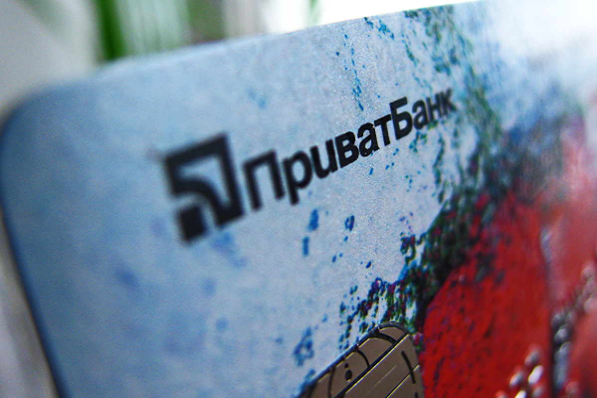 Государственный ПриватБанк повесит кредиты Коломойского на украинских граждан - Азаров Государственный ПриватБанк повесит кредиты Коломойского на украинских граждан - Азаров