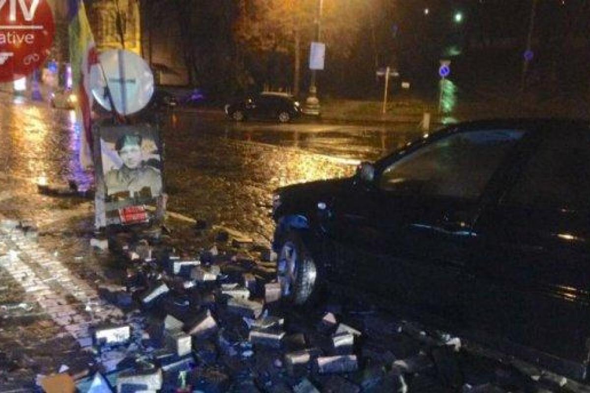 В Киеве уничтожен памятник героям Небесной сотни