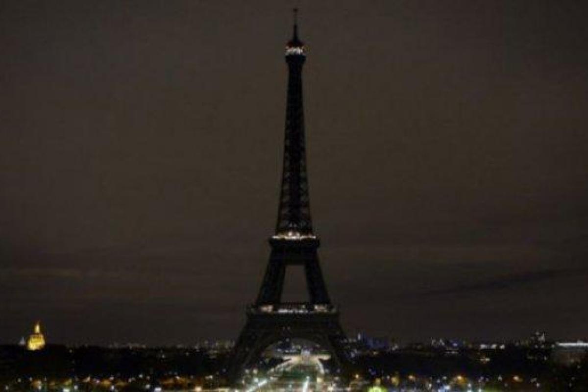 Эйфелева башня погаснет в знак поддержки жителей Алеппо