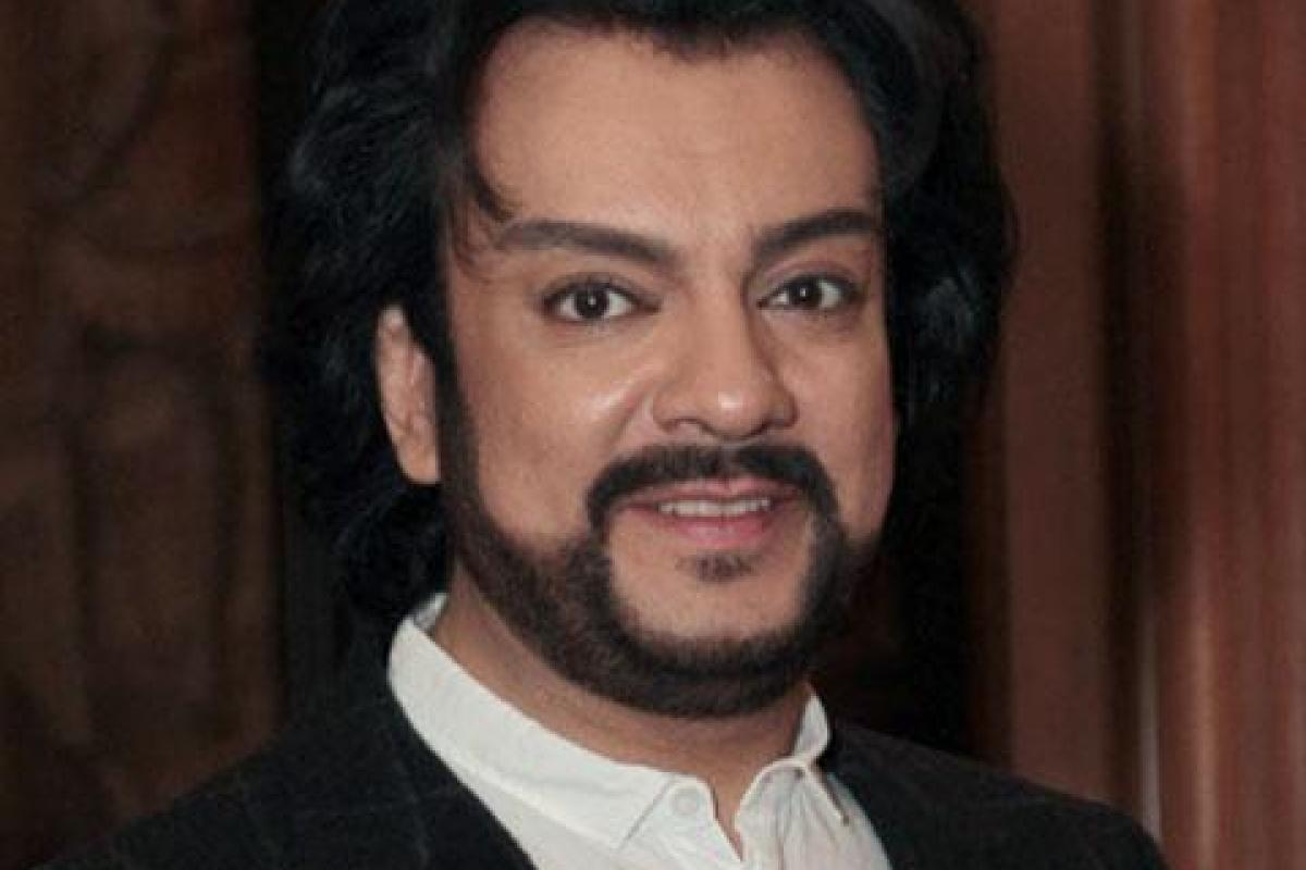 Певец Филипп Киркоров шокировал публику необычным аутфитом