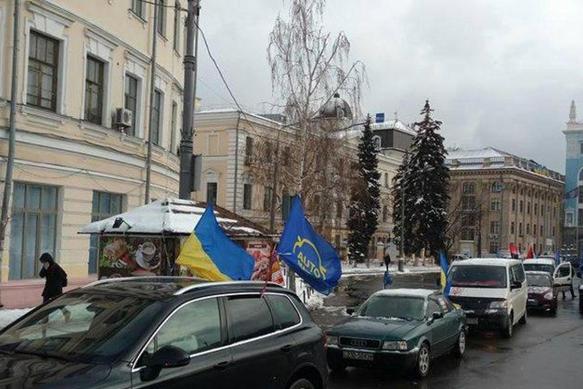 "Автомайдан" собрал пикет и требует отставки Авакова "Автомайдан" собрал пикет и требует отставки Авакова