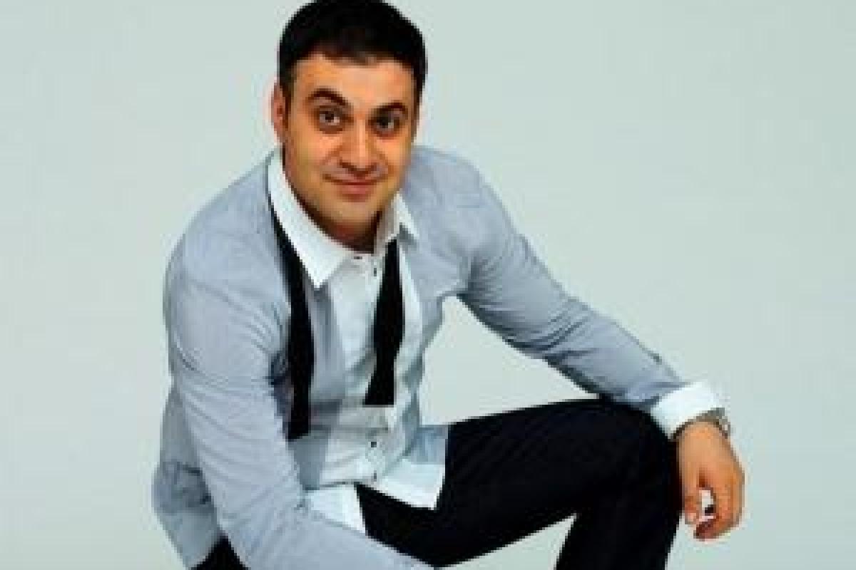 Шоумен Гарик Мартиросян неожиданно сменил имидж, побрившись налысо