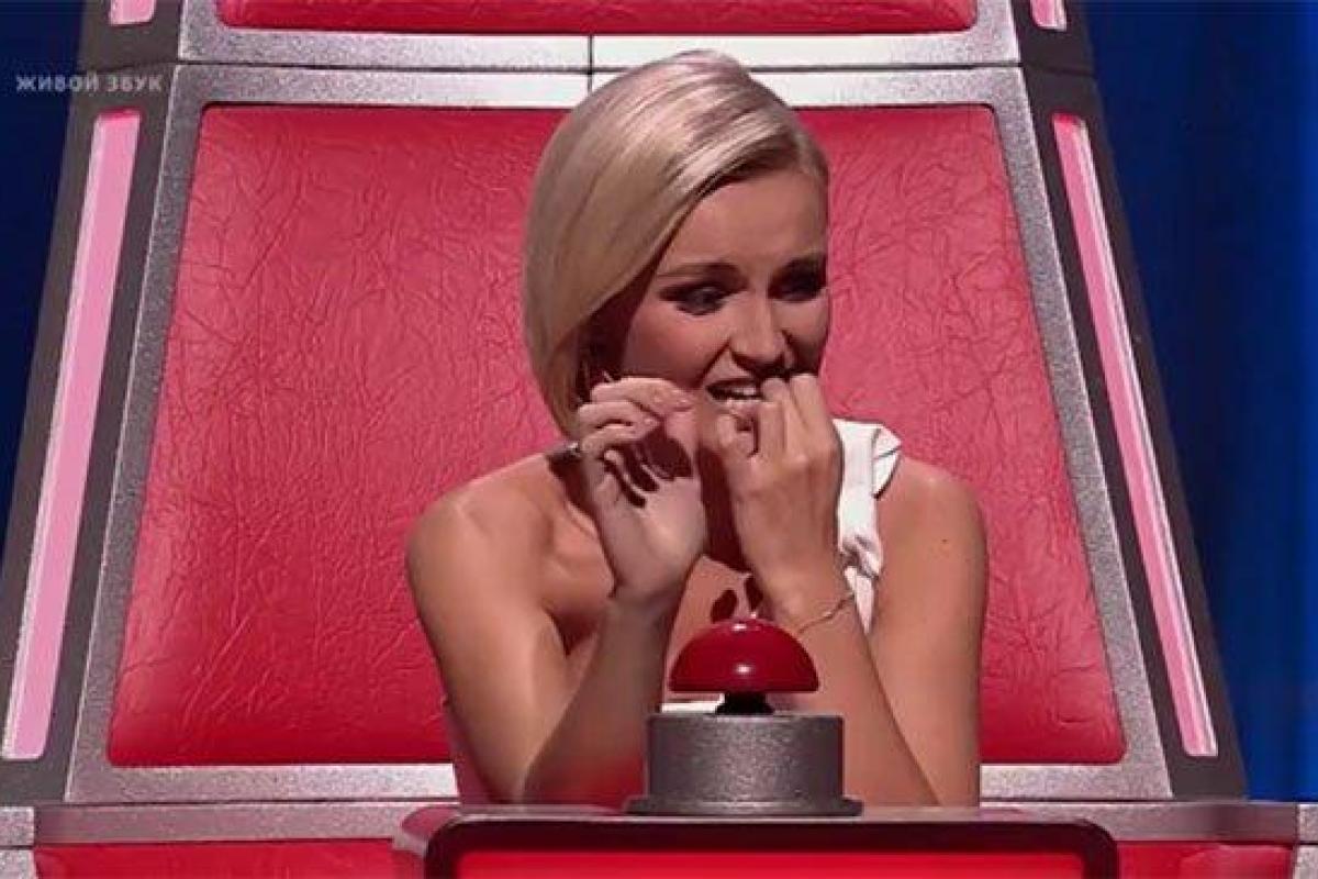 Беременная Полина Гагарина разрыдалась в прямом эфире шоу "Голос"