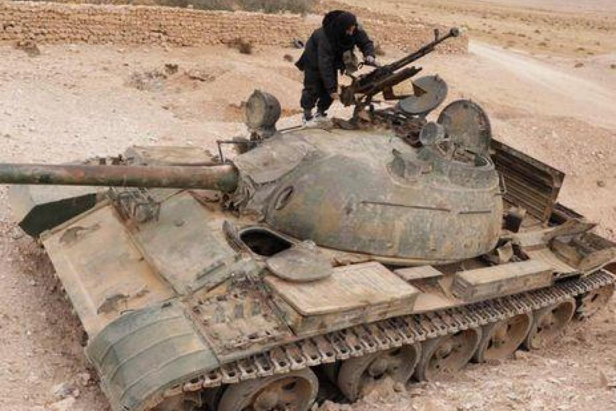 После захвата Пальмиры в руках боевиков ИГИЛ оказалось месторождение нефти После захвата Пальмиры в руках боевиков ИГИЛ оказалось месторождение нефти