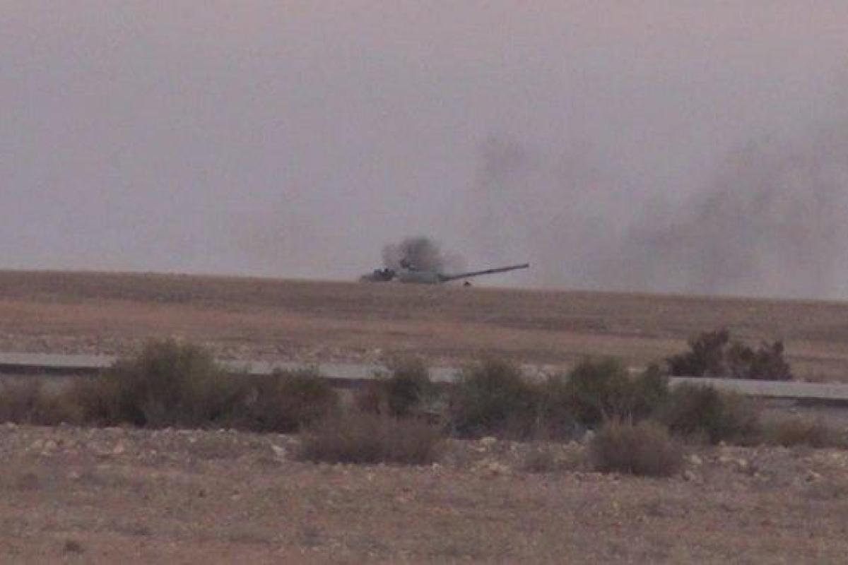 Войска Асада под Пальмирой без боя сдают позиции и убегают на танках: появились кадры Войска Асада под Пальмирой без боя сдают позиции и убегают на танках: появились кадры