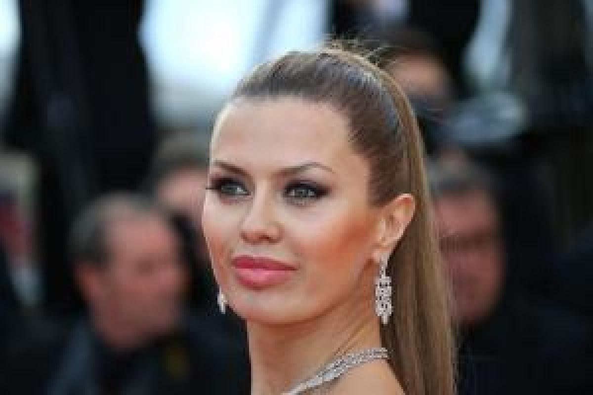 Телеведущая Виктория Боня "корректирует" свою фигуру на снимках: поклонники разочарованы