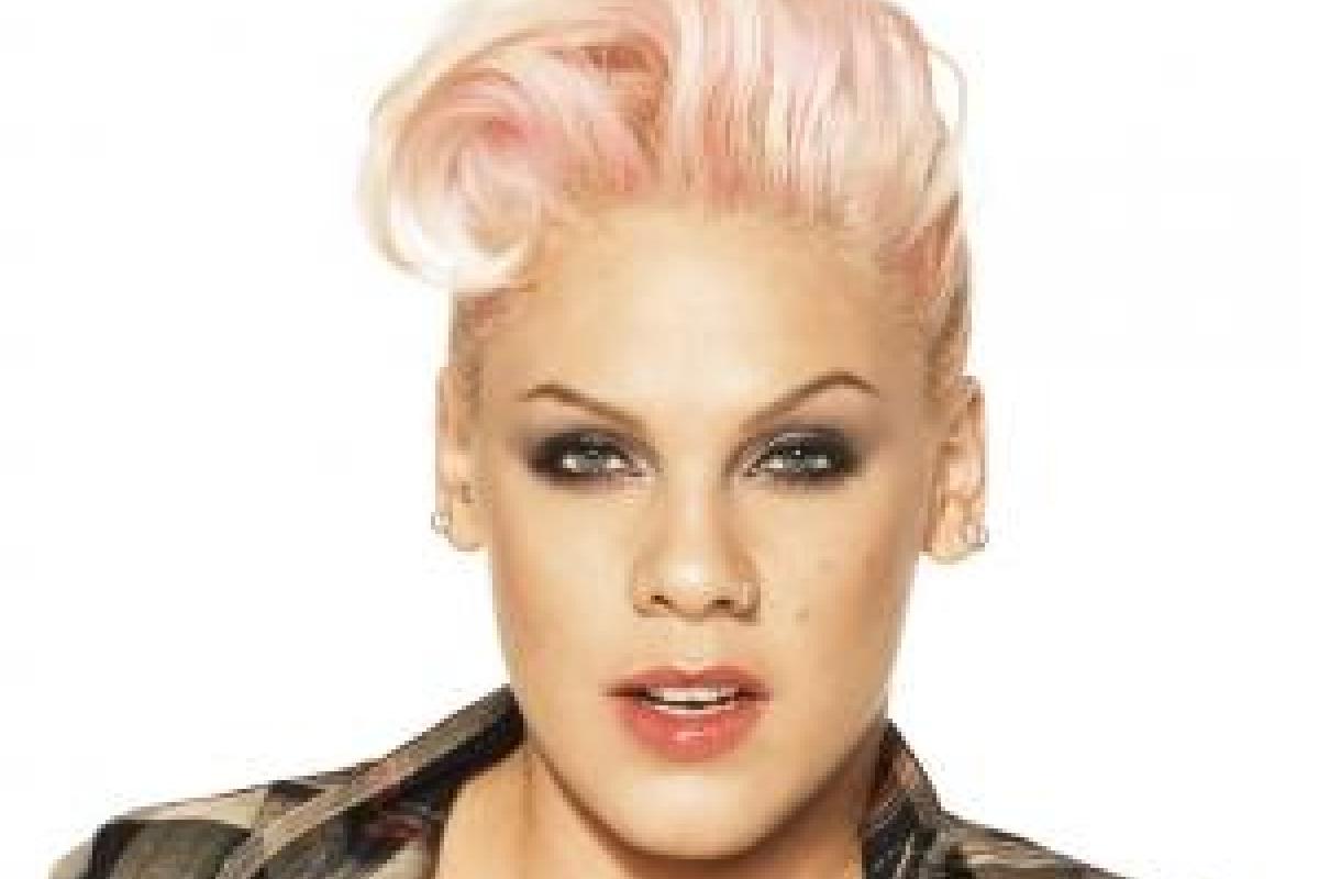 Беременная певица Пинк поразила поклонников откровенной фотосессией накануне родов