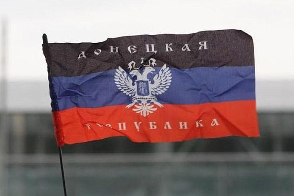 В "ДНР" боевики приказали учителям заклеить в учебниках символы Украины - соцсети