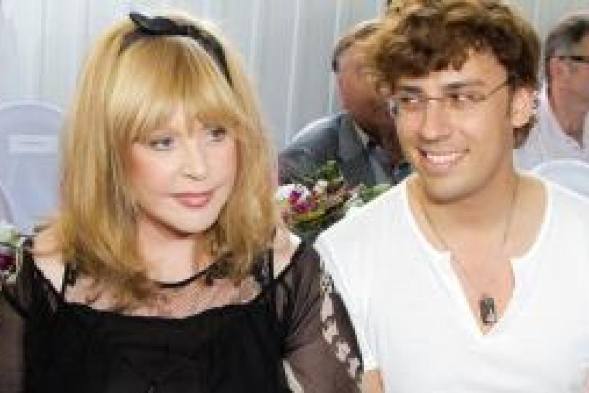 Стало известно, как Пугачева и Галкин воспитывают своих маленьких детей