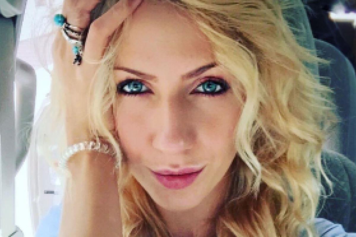 Телеведущая Леся Никитюк появилась полуобнаженной на обложке мужского журнала