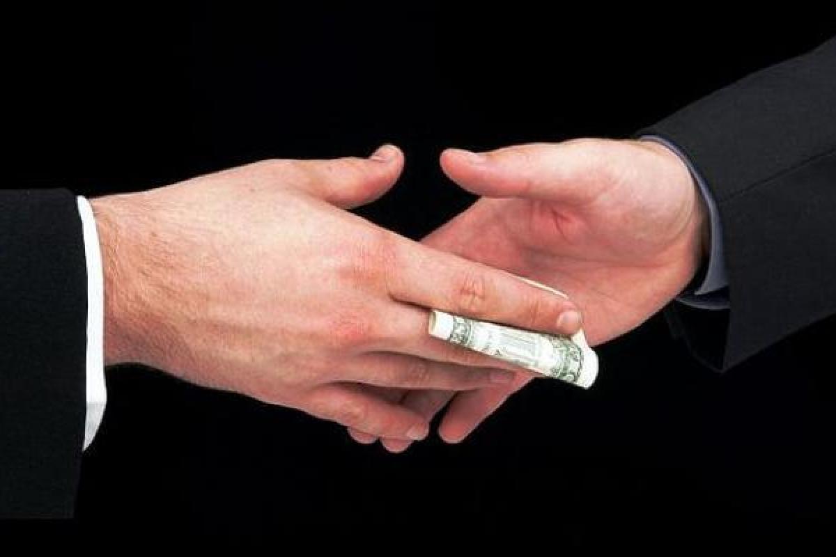 Эксперт: Заблокированные деньги Януковича разошлись по карманам представителей новой власти