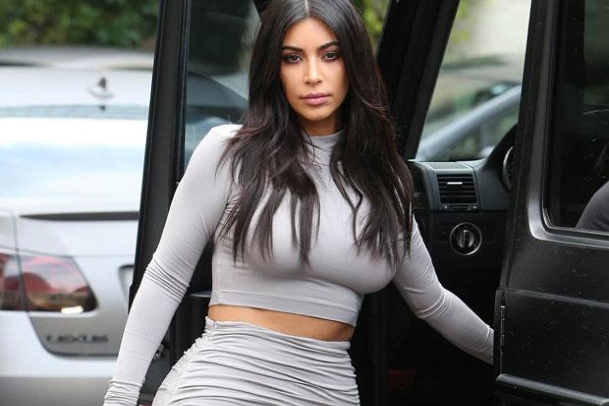 Ким Кардашьян впервые заметили на публике после парижского ограбления Ким Кардашьян впервые заметили на публике после парижского ограбления