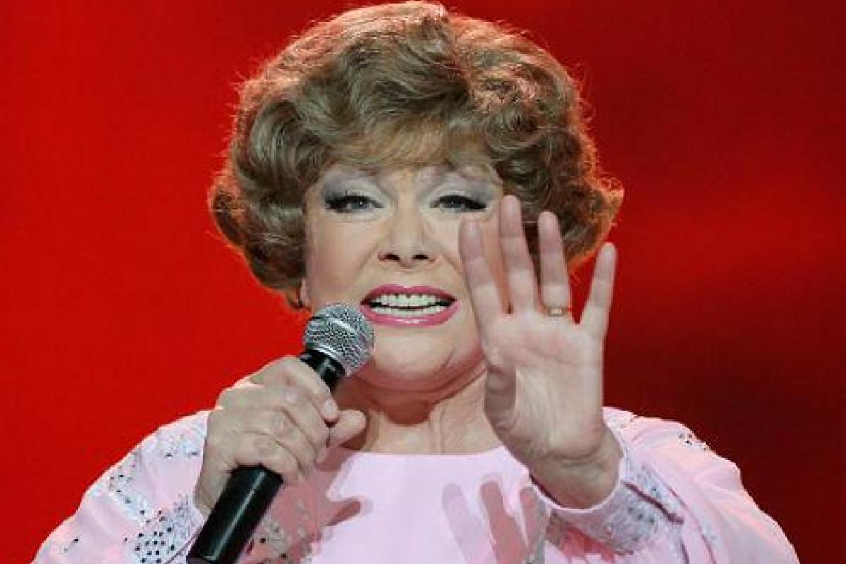 Эдита Пьеха получила серьезную травму