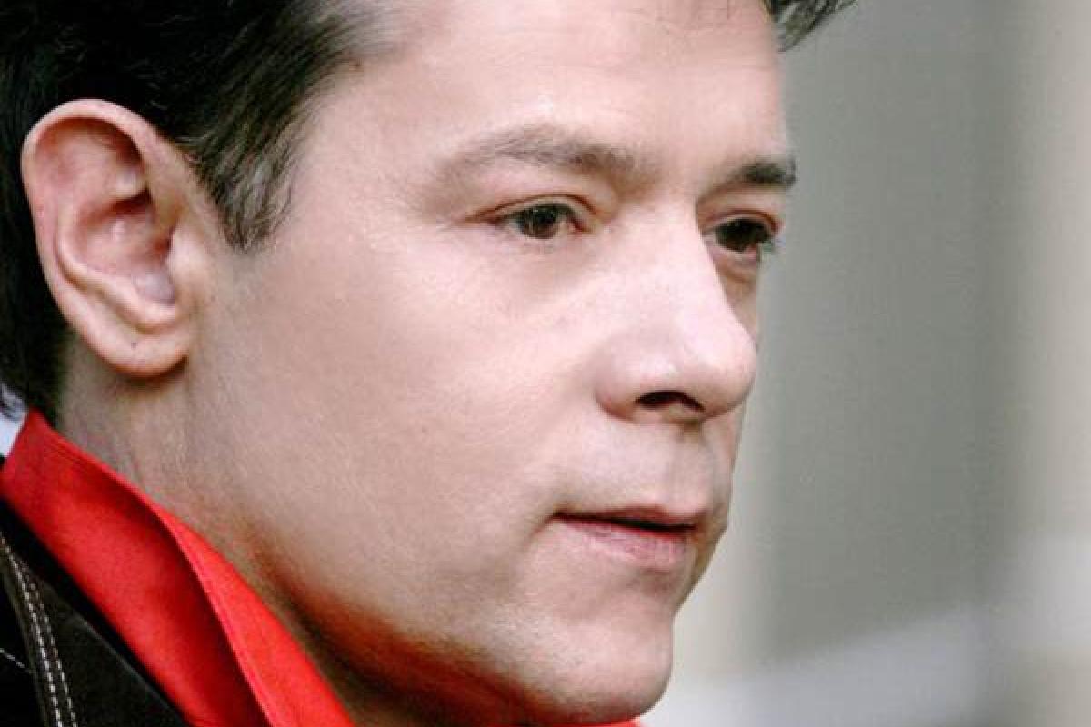 Певец Вадим Казаченко выставил беременную супругу из квартиры