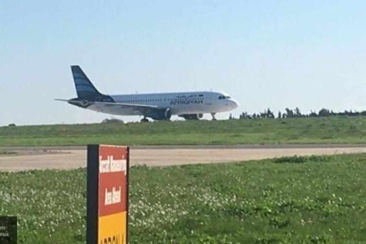 Террористы, захватившие ливийский самолет на Мальте, сдались Террористы, захватившие ливийский самолет на Мальте, сдались