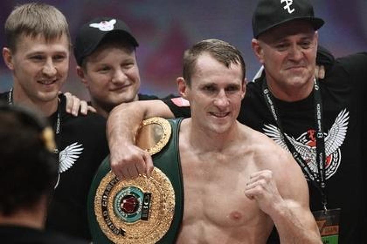 Российский боксер за 40 секунд проиграл два чемпионских пояса  Российский боксер за 40 секунд проиграл два чемпионских пояса