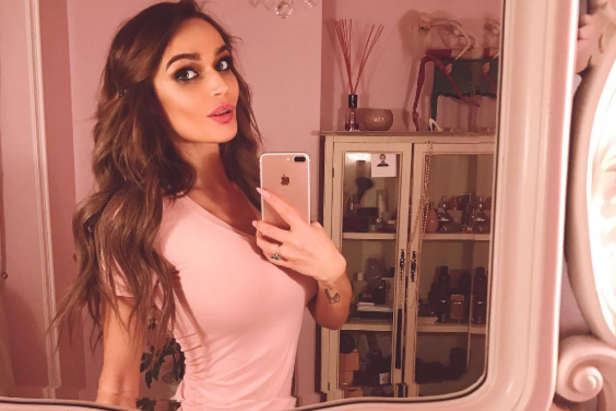 Алена Водонаева похвасталась уменьшенной грудью