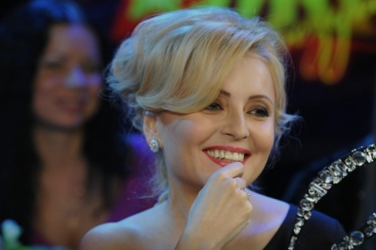 Анжелика Варум прокомментировала свою "беременную" фигуру и рассказала о пополнении в семье