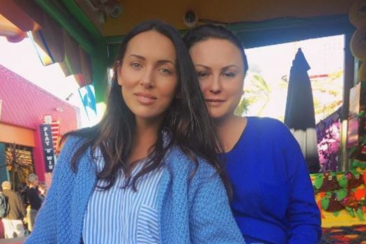 Певица Алсу показала свою сестру