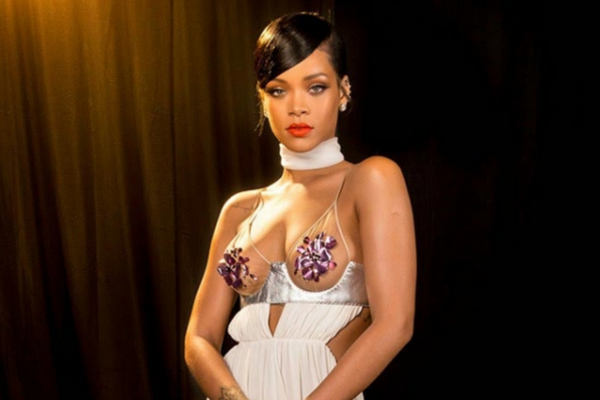 Десять наиболее откровенных нарядов звезд