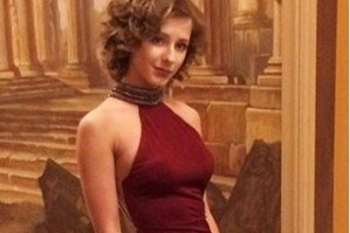 "Папина дочка" Лиза Арзамасова поразила эффектным платьем