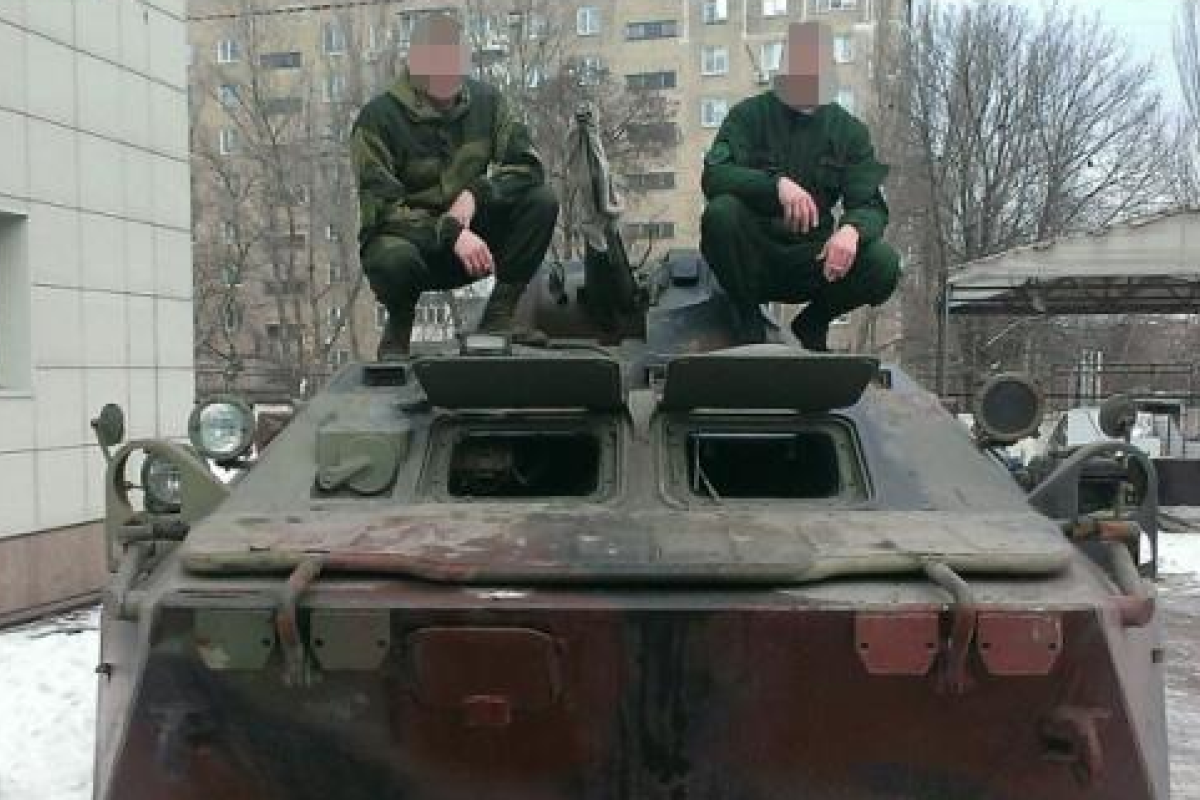 В разных районах Донецка боевики разместили технику: орудия стоят во дворах и возле школ В разных районах Донецка боевики разместили технику: орудия стоят во дворах и возле школ