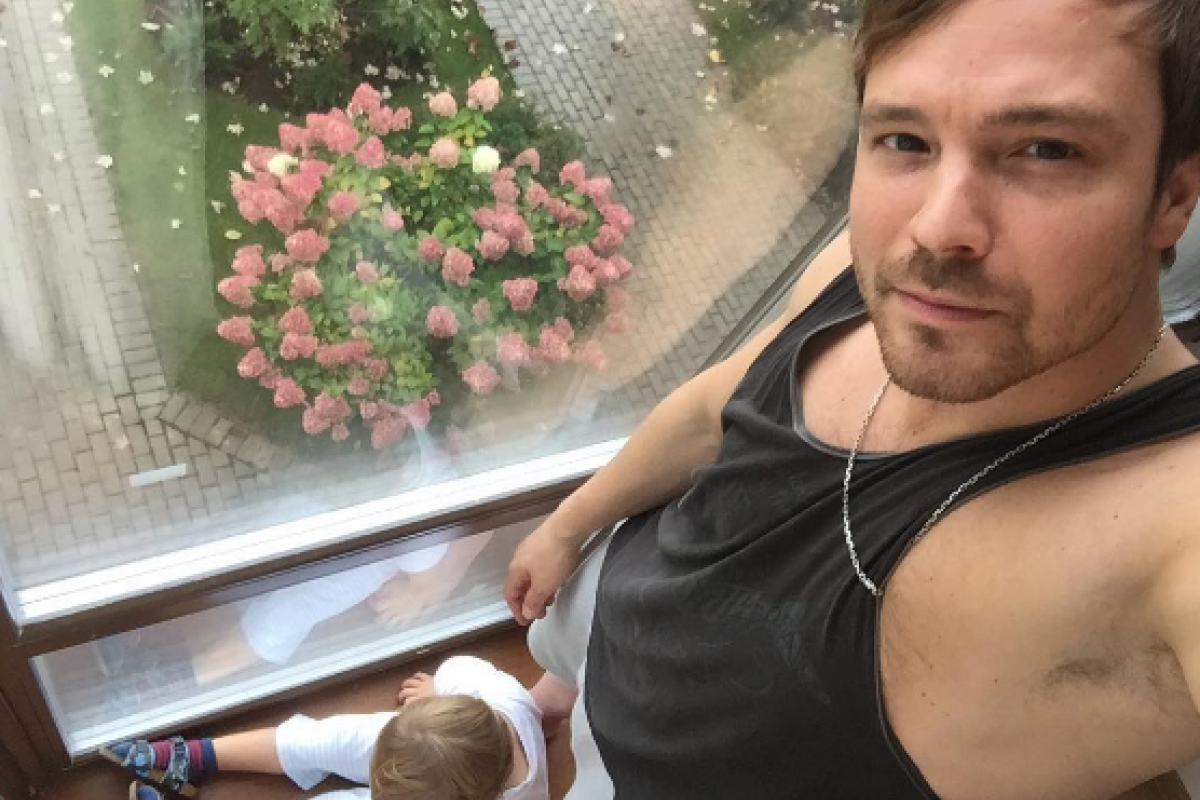 Актер Алексей Чадов вынужден скрываться от своего ребенка