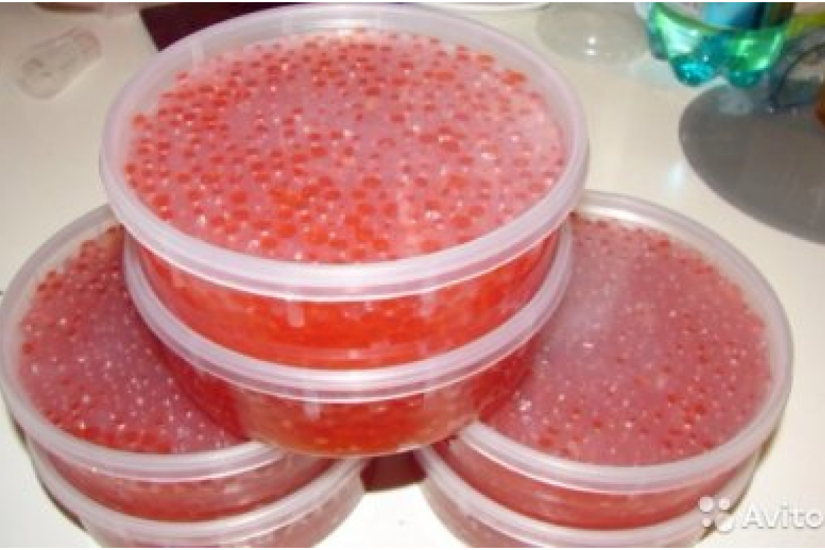 Из-за ДТП в Подмосковье машины буксовали в красной икре