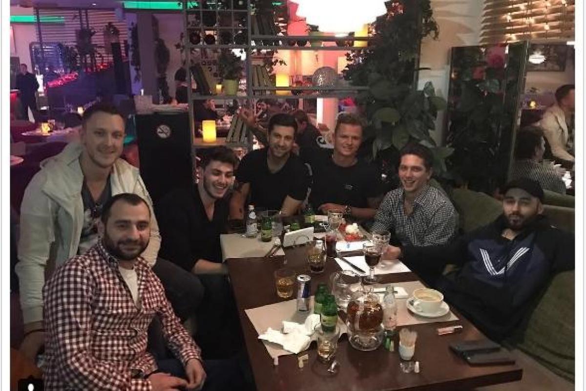 Тарасов празднует развод с Бузовой в компании друзей