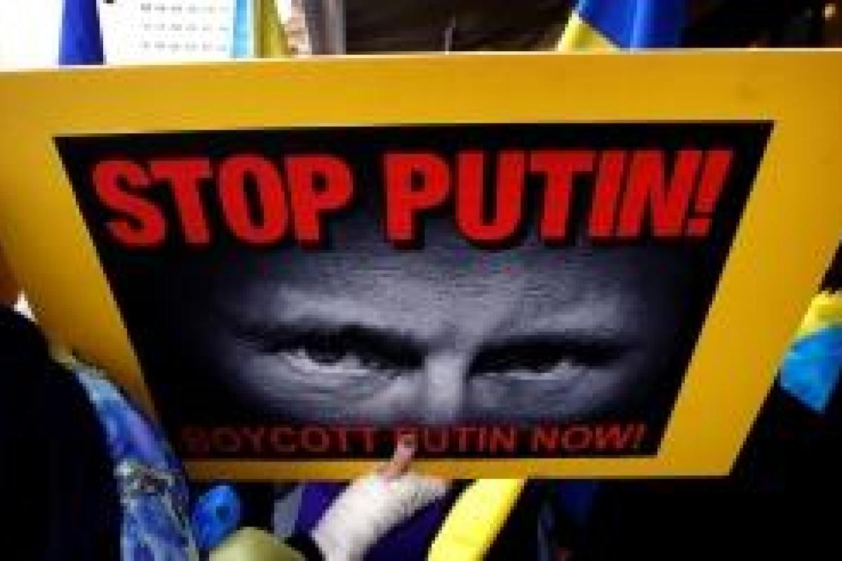 Путинская Россия в ближайшие годы развалится, как СССР, - Акунин