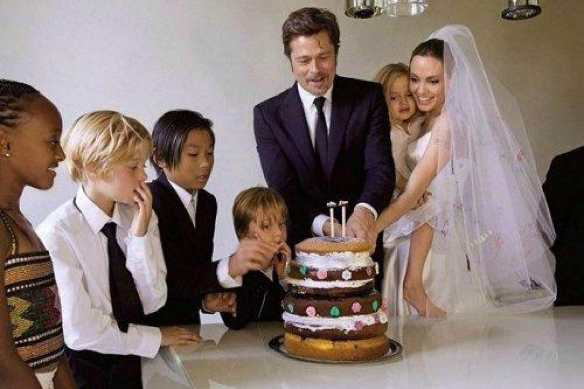 Анджелина Джоли и Брэд Питт не смогут развестись еще год