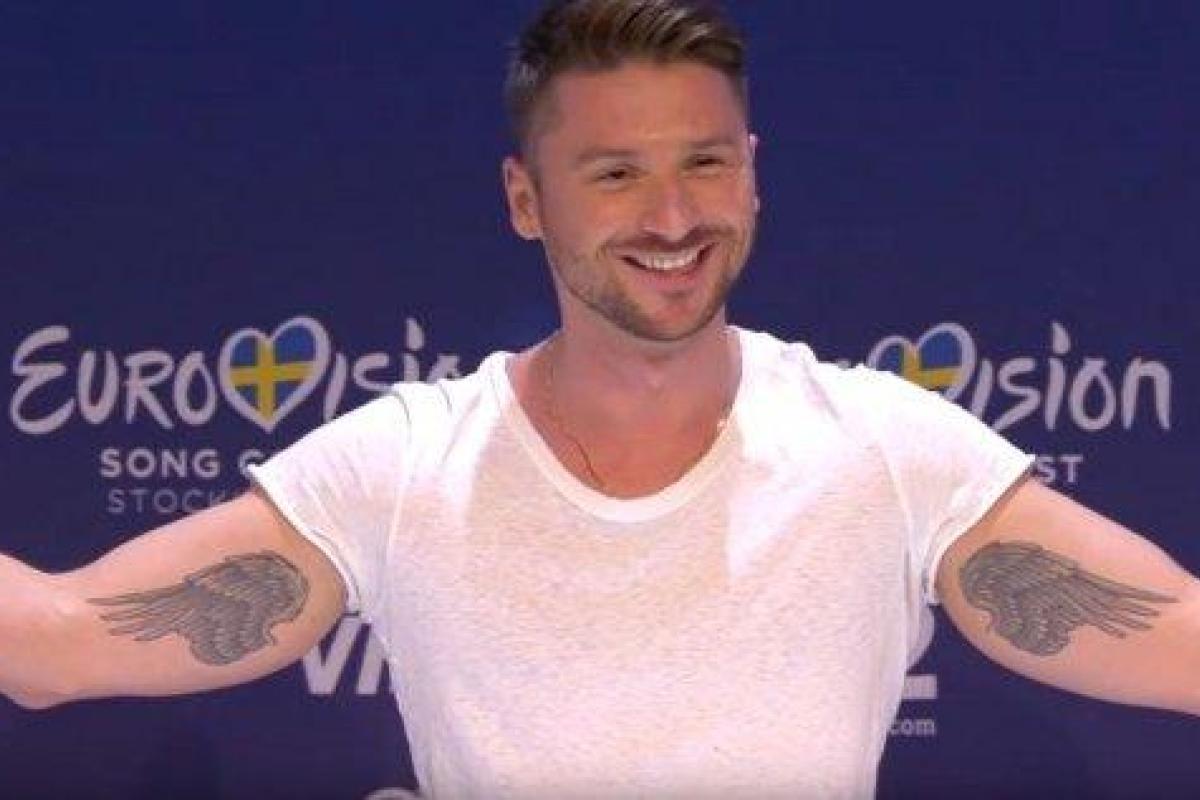 Певец Сергей Лазарев посвятит сыну татуировку: поклонники в восторге