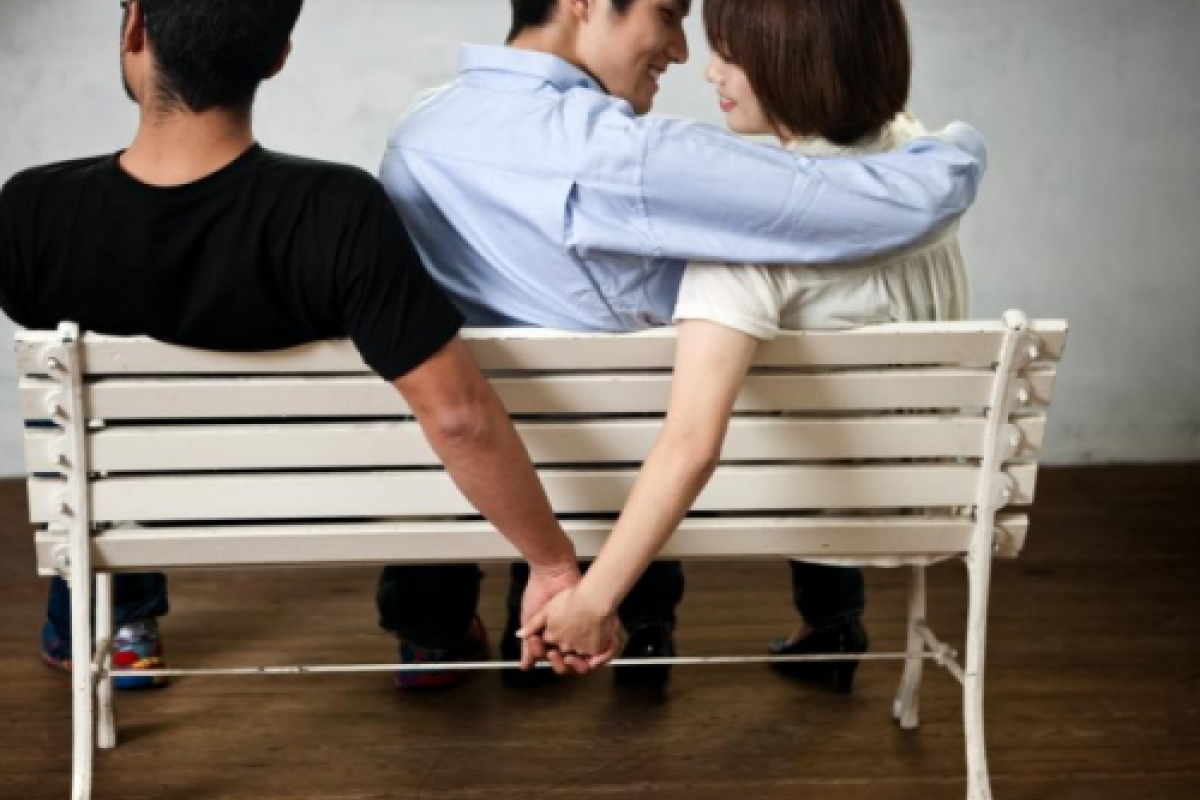 Ученые объяснили, почему женщины изменяют своим партнерам